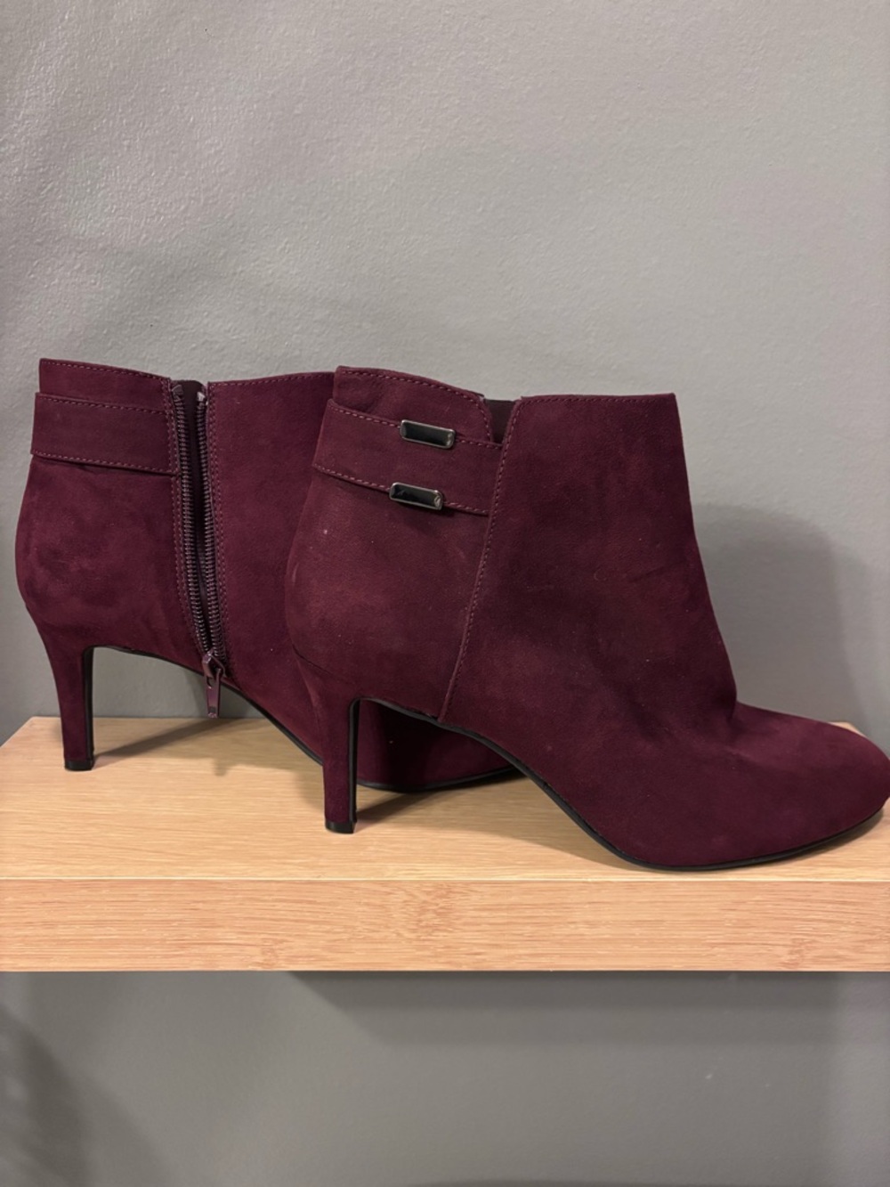 Alfani Women’s Burgundy Suede Ankle Boots - Stylish Kitten Heel size 7.5 - Picture 6 of 12